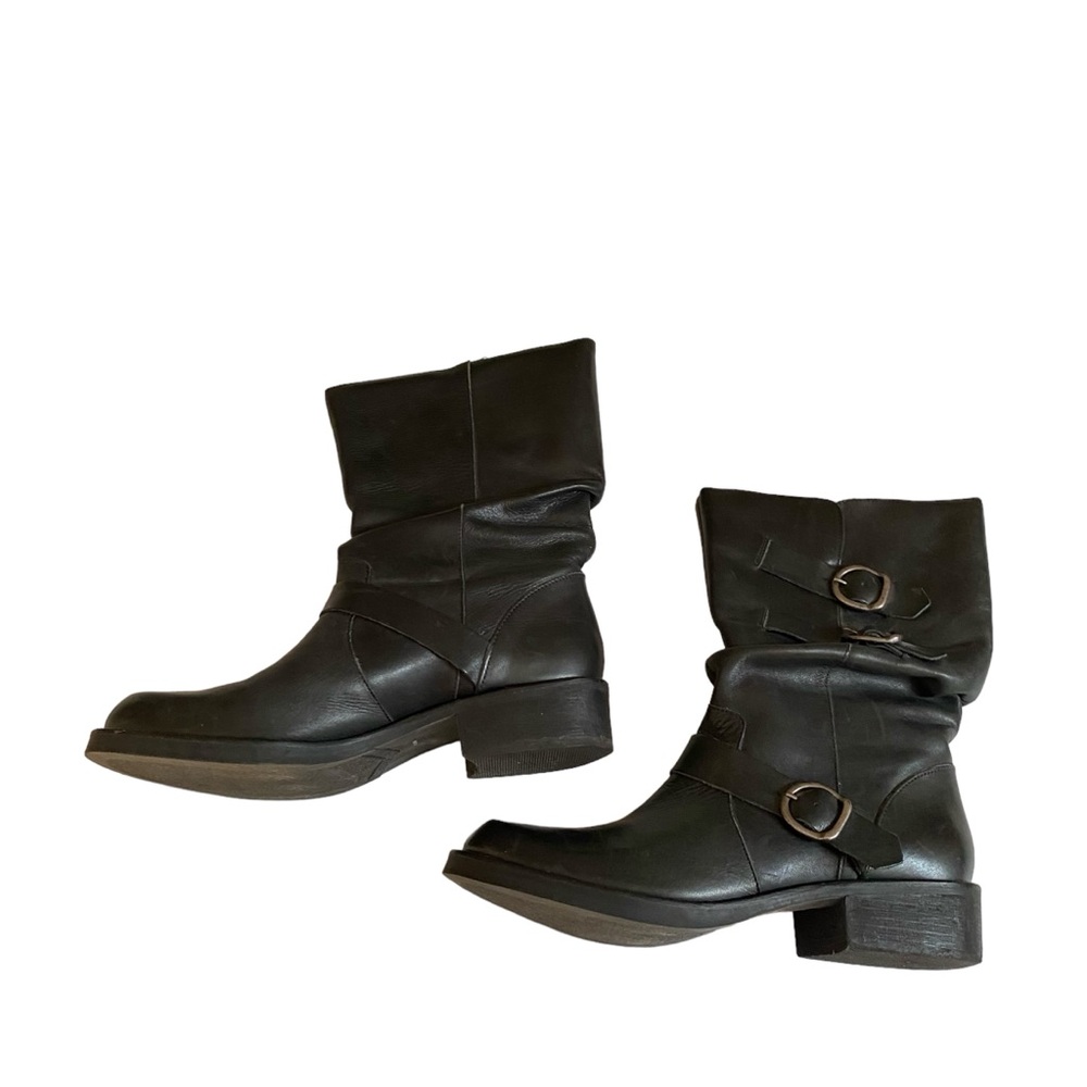 Women’s black boots. Size 9.5.